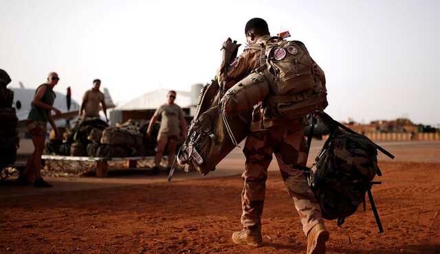 В Мали в результате обстрела погиб французский солдат, еще 9 ранены