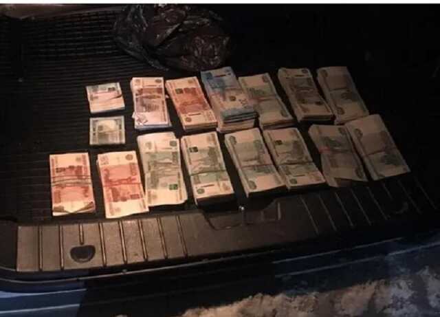 В зоне ООС задержали авто с большим количеством денег и «номерами ДНР»