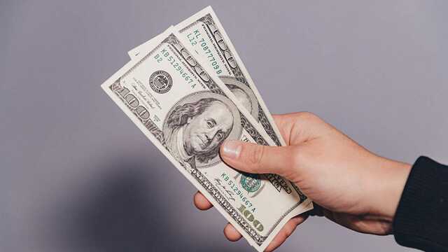 Курс доллара на межбанке вырос еще на 15 копеек