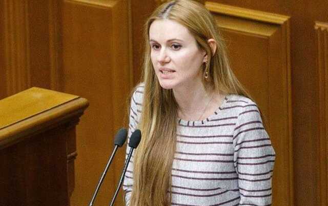 Нардеп Скороход впервые сменила образ после смерти Полякова