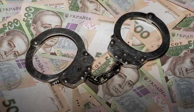 Просила телефон и переводила деньги: во Львове женщина оформляла кредиты на подругу