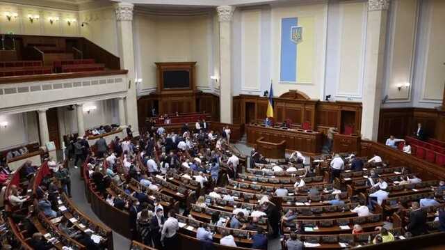 В Раде провалили голосование о защите пчел