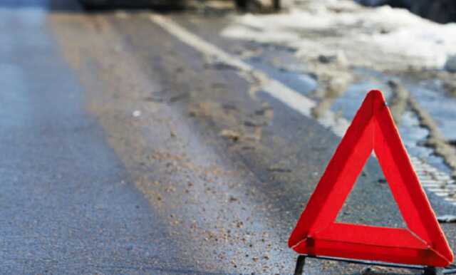 На Закарпатье произошло тройное ДТП, одна из машин вылетела в кювет: есть погибший