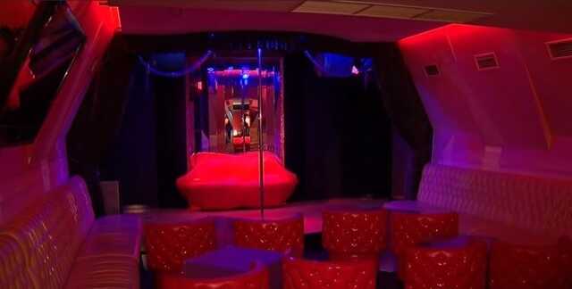 В киевском подвале вместо бомбоубежища обнаружили стрип-клуб