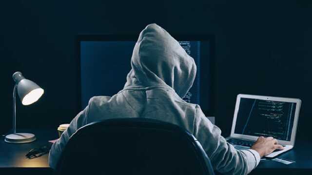 20-летний парень выманивал деньги у мужчин под видом молодых женщин