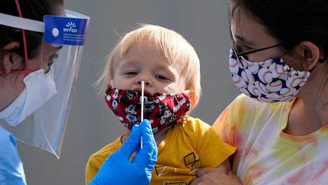 Бьет по маленьким детям: известный врач рассказала про особенности "Омикрона"