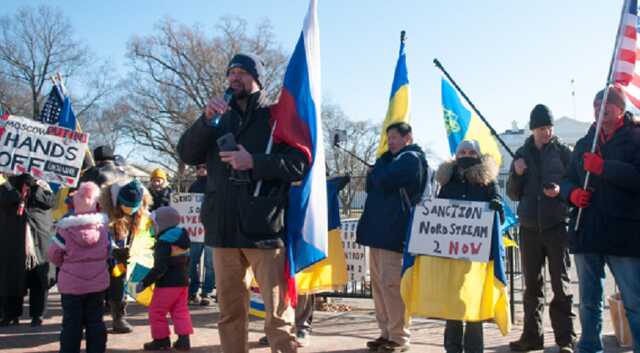 Под Белым домом состоялась акция против российской агрессии в Украине