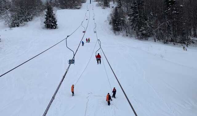 Во Львовской области остановился подъемник с туристами: сняли 7 человек, среди них ребенок