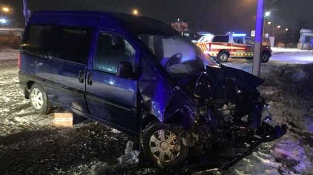 На Волыни столкнулись два минивэна: в аварии пострадали 11 человек