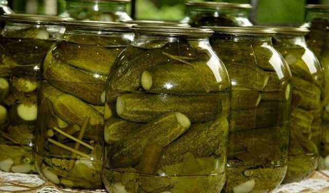 Умер из-за банки с огурцами: в Киевской области полиция расследует странную гибель мужчины