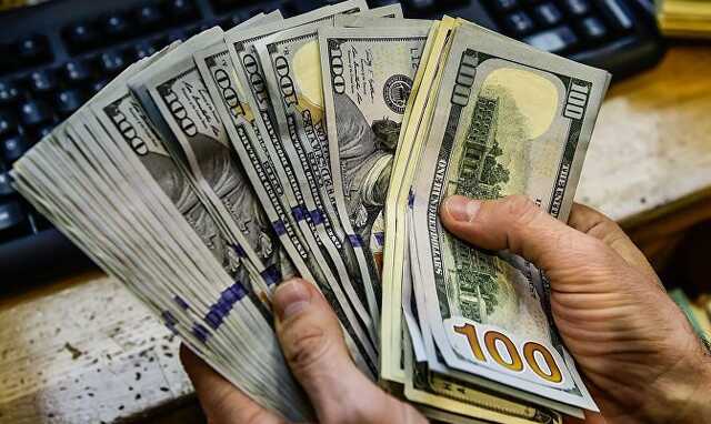 Курс доллара на межбанке упал еще на 30 копеек