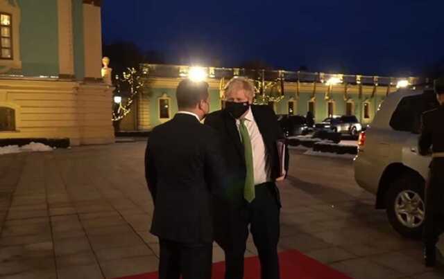 "Очень-очень рад быть здесь": видео встречи Джонсона и Зеленского в Киеве