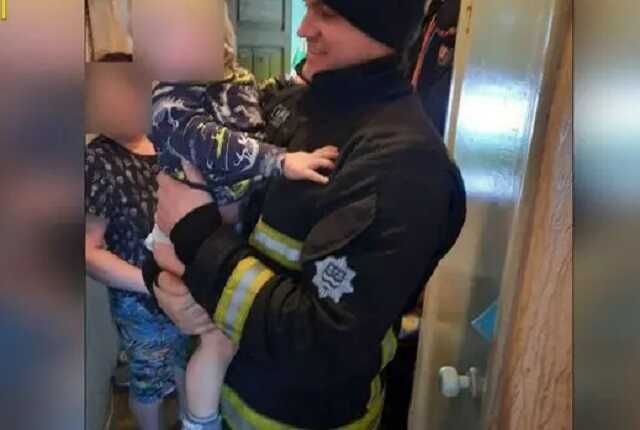 В Луцке спасатели без инструмента освободили застрявшего в батарее мальчика