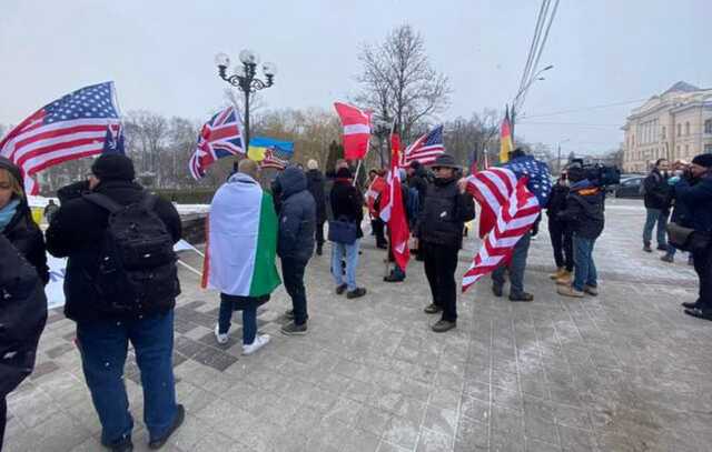 Иностранцы, живущие в Киеве, вышли на акцию поддержки Украины