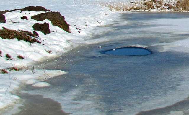 На Днепропетровщине мужчина ради видео прыгнул в прорубь с летальным исходом