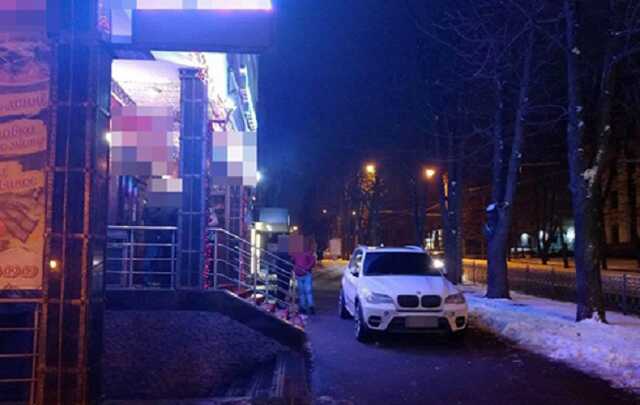 У Рівному учасник ДТП напав на поліцейського