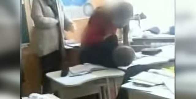 Распускала руки на ребенка: в Харькове не уволили учительницу после громкого скандала