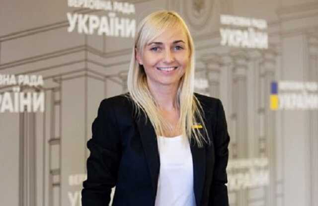 Нардеп от "Голоса" Устинова улетела рожать в США