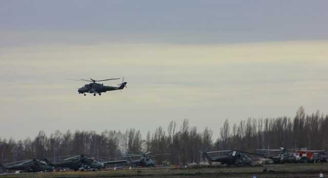 Россия перебросила к границам десятки боевых вертолетов