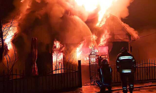 "Крики были страшными": появилось видео с места взрыва кафе в Станице Луганской