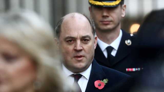 Министр обороны Британии отменил отпуск из-за ситуации у границ Украины