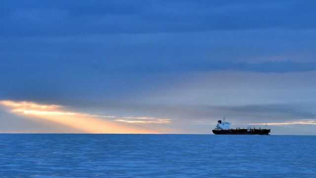 Одесские моряки сообщили о взрыве на судне: в сеть выложили видео последствий