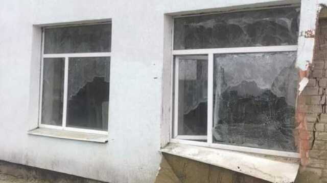 Оккупанты обстреливают поселки на Донбассе: людей призывают оставаться дома