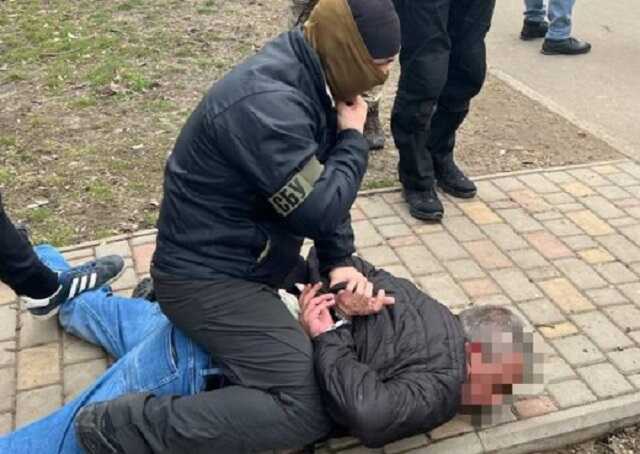 В одесском аэропорту на взятке поймали таможенника