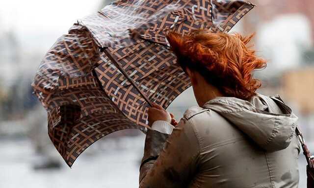 Украину накроет сильный ветер, в Карпатах объявлена лавинная опасность