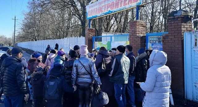 Спят на стадионе: Денисова показала, в каких условиях разместили "эвакуированных" жителей ОРДЛО