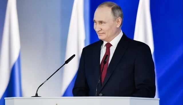 "Нравится – не нравится": в Киеве на фасаде парковки показали "послание" Путину