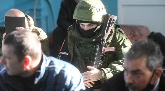 «Чтоб не разбежались»: резервистов боевиков «ДНР» держат «на мушке»