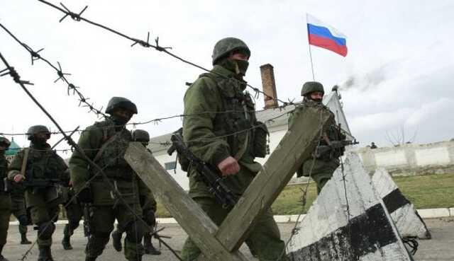 Путин заверил Макрона, что Россия выведет войска из Беларуси - Le Monde