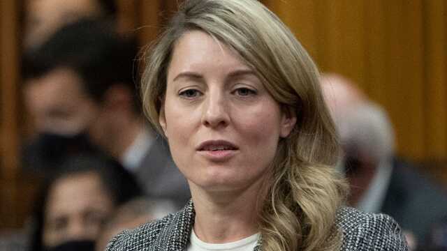 Глава МИД Канады Жоли прервала визит в Европу из-за усиления напряженности в Украине