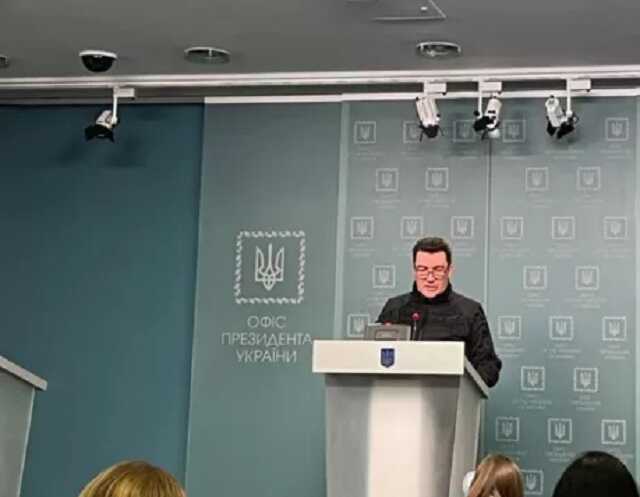 Данилов: Чрезвычайное положение будет введено по всей Украине, кроме Донбасса