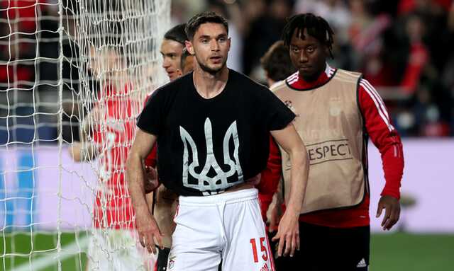 В поддержку Украины: после забитого гола Яремчук продемонстрировал футболку с тризубом
