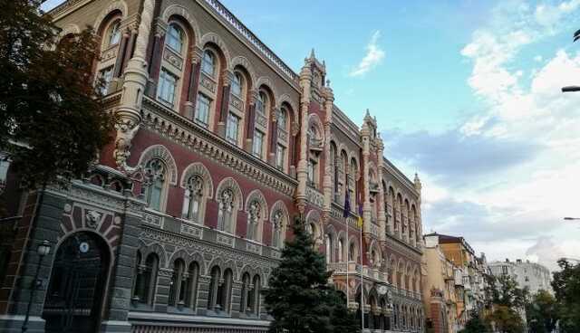 НБУ ввел ограничения на валютном рынке в условиях военного положения