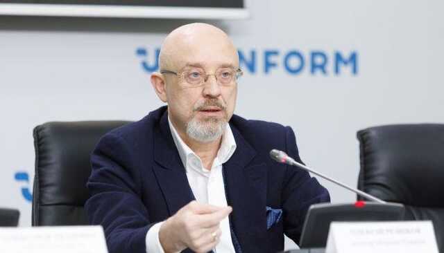 Украинцам выдадут оружие из-за нападения России: как его получить