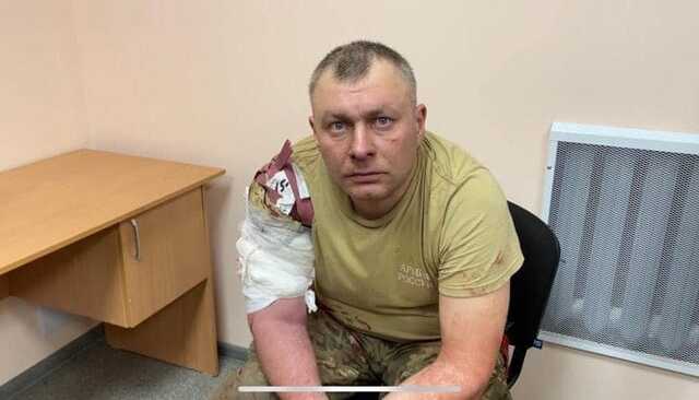 Российские оккупанты, наткнувшись на решительное сопротивление украинских защитников, сдаются в плен