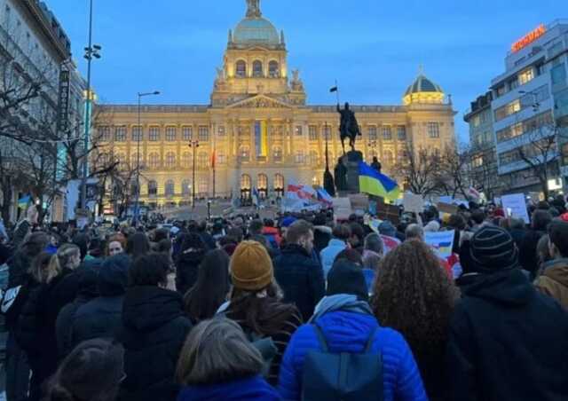 Вторжение РФ: весь мир выходит на улицы в поддержку Украины