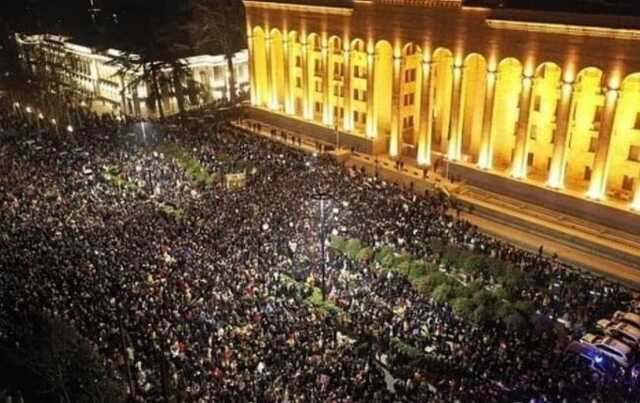 В Грузии тысячи людей вышли поддержать Украину