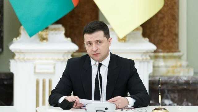 "Оружие - это наша правда". Зеленский отреагировал на фейки о якобы капитуляции