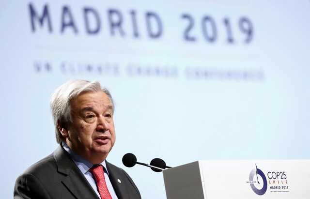 По меньшей мере 100 тысяч украинцев покинули свои дома - генсек ООН