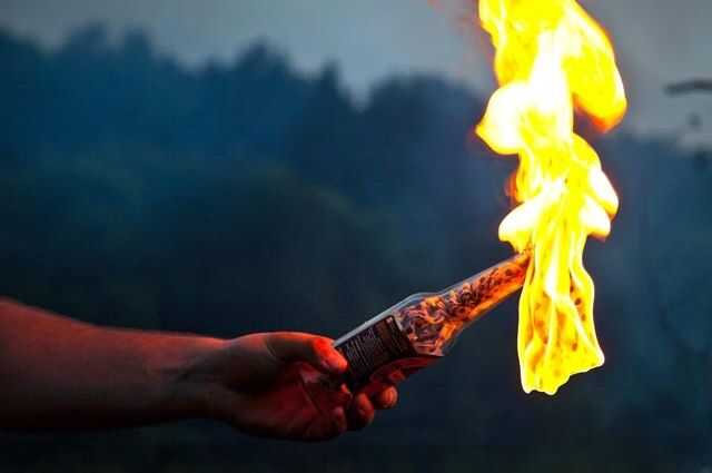 Под Харьковом люди обезвредили вражеский БТР коктейлями "Молотова"