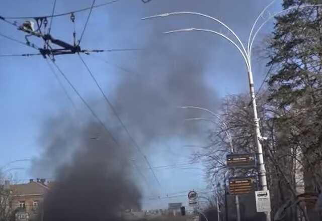 В Киеве под обстрел попал полицейский автомобиль