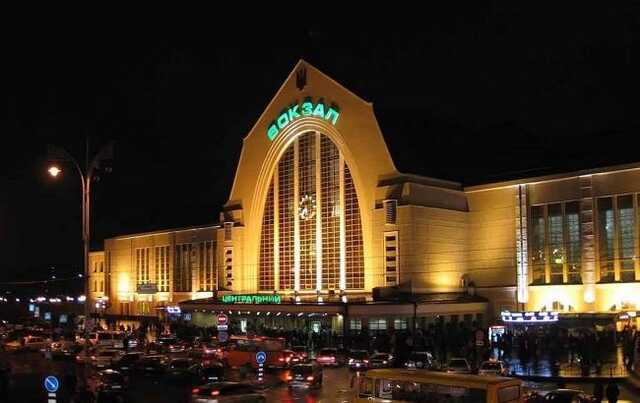 Из-за боев в Киеве эвакуировали Центральный вокзал. Но посадка на поезда уже восстановлена