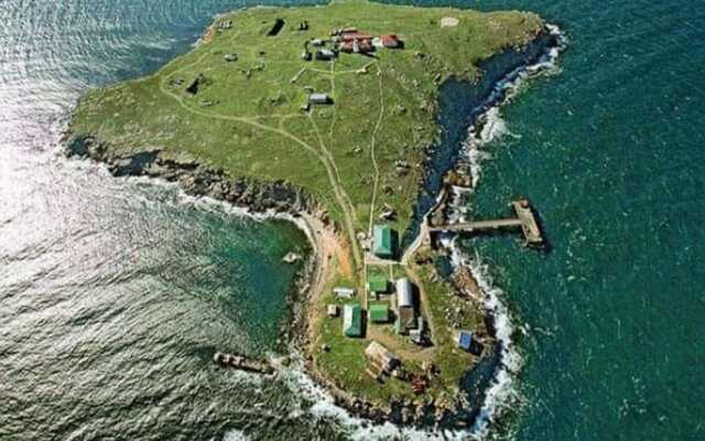 Возле Змеиного россияне захватили украинское спасательное судно