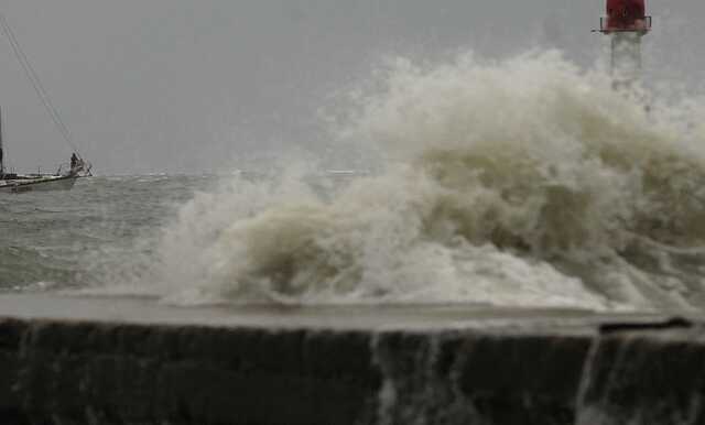 "Русский корабль, иди на…й": грузинское судно отказалось заправлять россиян