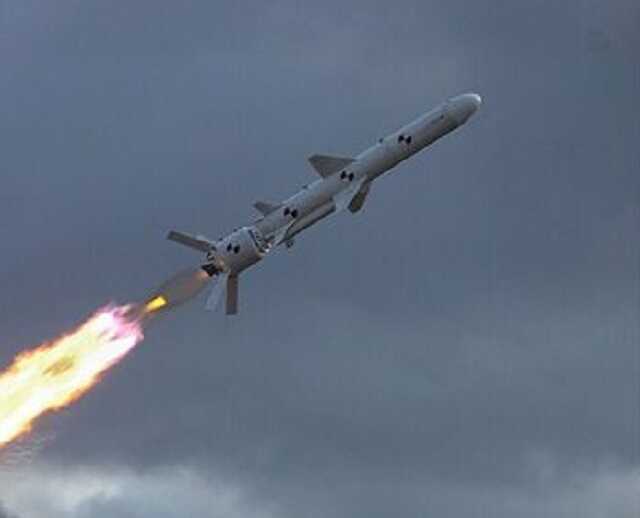 Обстрел Харькова: снаряд упал между многоквартирными домами