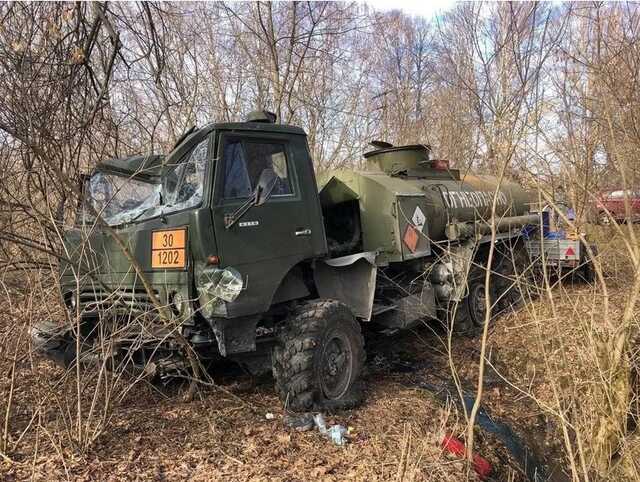 На Черниговщине местные жители остановили российский бензовоз: врагу устроили "ловушку"